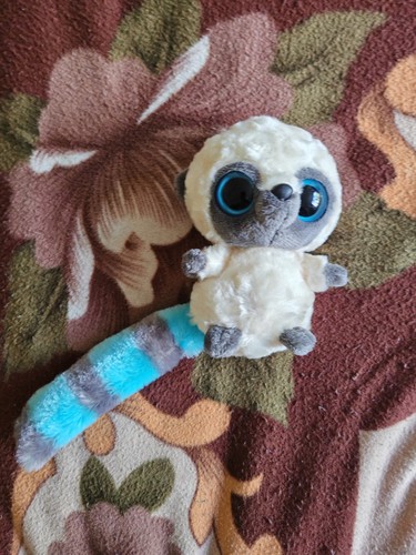 Yoohoo friends lemur - &,